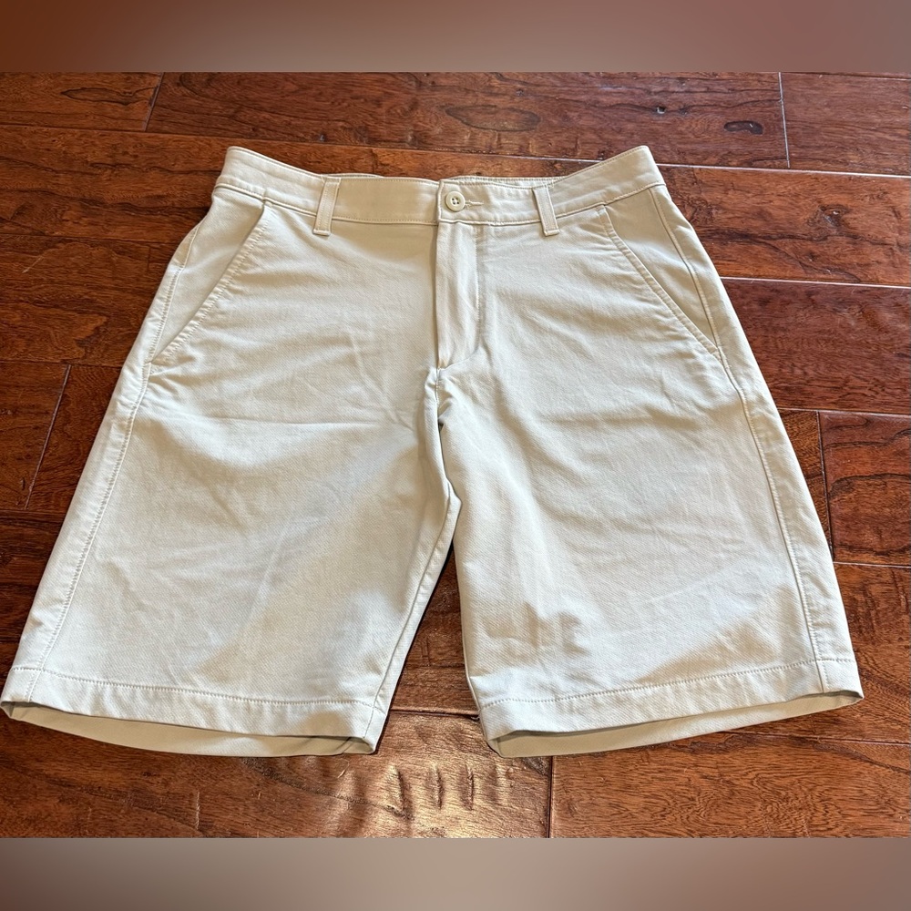 Under Armor Men's Size 32 Cream Shorts